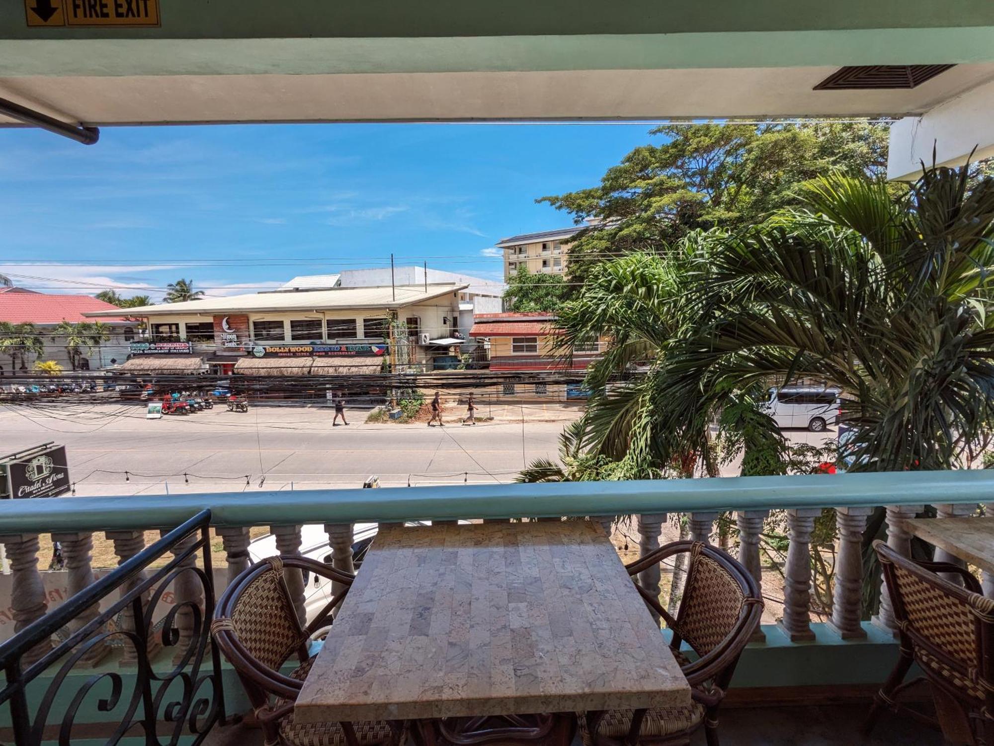 Citadel Alona Inn Panglao City Exterior foto